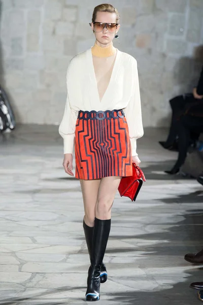 Look 24